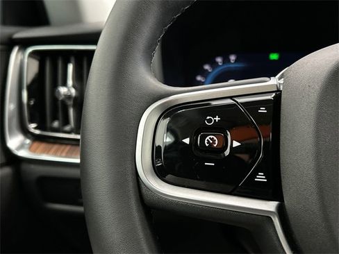 Used 2025 Volvo V60 B5 Cross Country Plus image 13