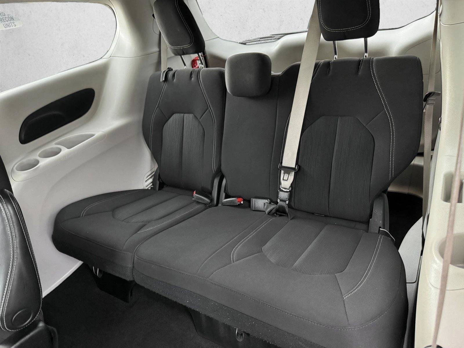 Used 2022 Chrysler Voyager LX FWD image 18
