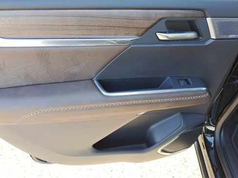 New 2026 GMC Acadia Denali Ultimate w/ LPO, Floor Liner Package image 11