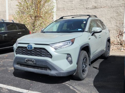 Used 2021 Toyota RAV4 XLE w/ Convenience Package image 3