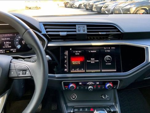 Used 2025 Audi Q3 2.0T Premium w/ Convenience Package image 6