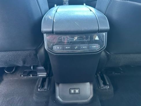 Used 2021 Toyota Highlander XLE AWD/4WD image 24