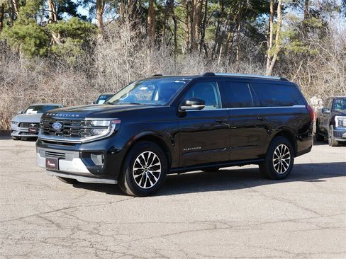 Used 2017 Jeep Grand Cherokee Overland w/ Jeep Active Safety Group image 6