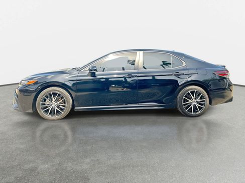 Used 2023 Toyota Camry SE FWD image 4