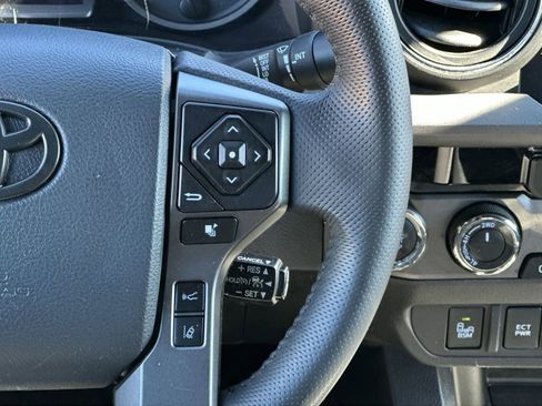 Used 2018 Toyota Tacoma TRD Sport image 21