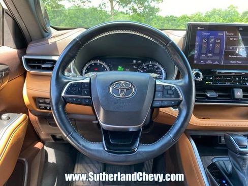 Used 2021 Toyota Highlander Platinum AWD/4WD image 20