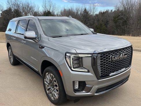 Used 2023 GMC Yukon XL Denali Ultimate image 4