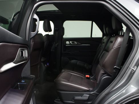 Used 2026 Ford Explorer Platinum AWD/4WD image 13