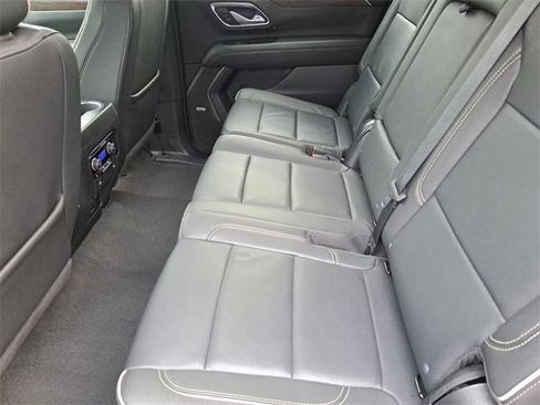 Used 2024 Chevrolet Suburban Premier image 23