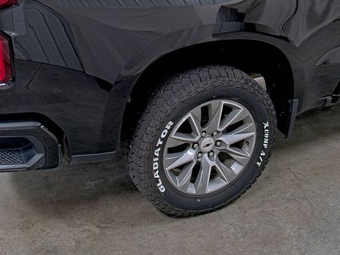 Used 2021 Chevrolet Silverado 1500 High Country w/ Technology Package image 12