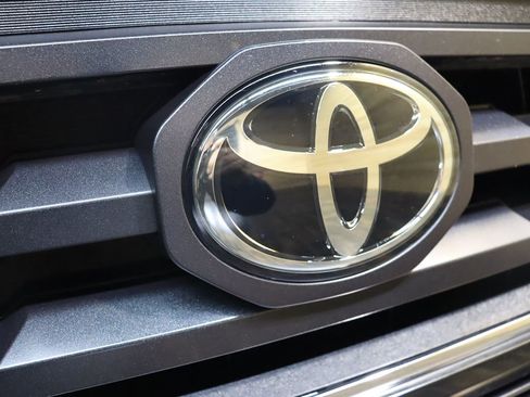 Used 2023 Toyota Tacoma SR5 w/ Technology Package image 14