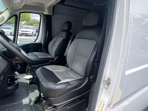 Used 2025 RAM ProMaster 2500 w/ Convenience Group FWD image 14