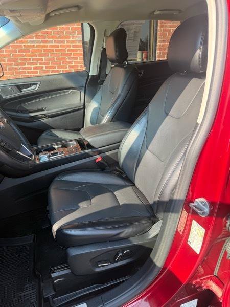 Used 2019 Ford Edge Titanium w/ Cold Weather Package AWD/4WD image 8