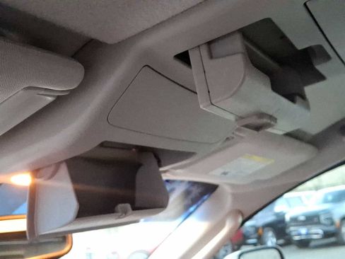 Used 2004 Nissan Titan SE w/ (Bed) Utility Bed Pkg image 25