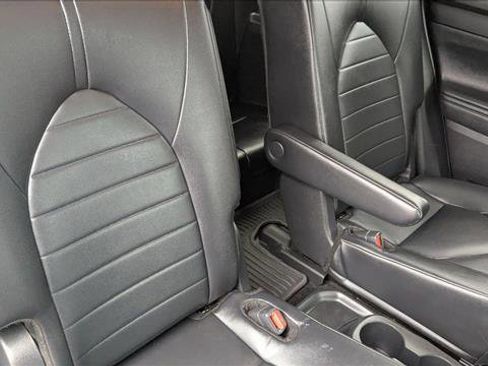 Used 2024 Toyota Highlander XLE AWD/4WD image 26
