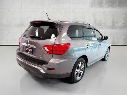 Used 2017 Nissan Pathfinder SV image 5