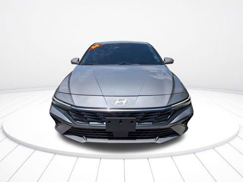 Used 2024 Hyundai Elantra Limited FWD image 9