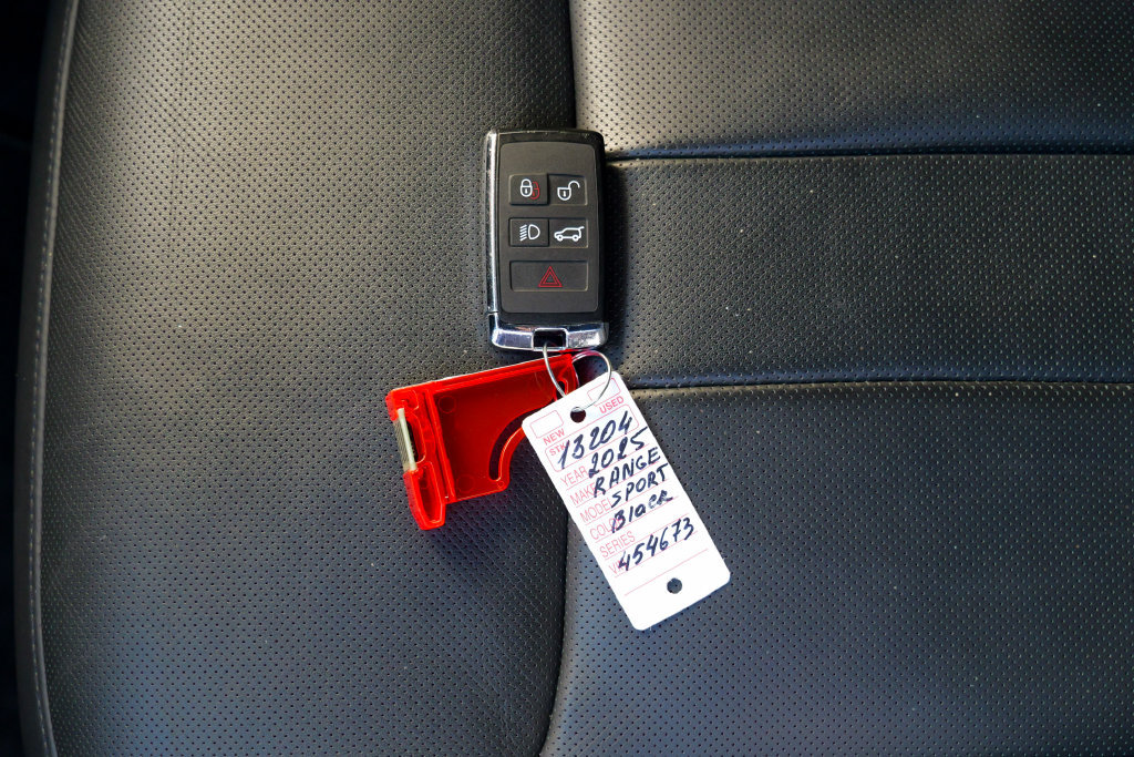 Used 2025 Land Rover Range Rover Sport SE AWD/4WD image 63