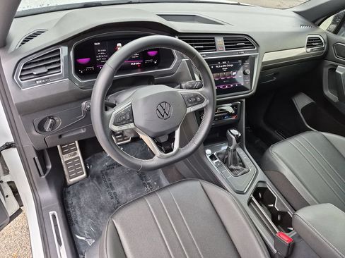 Used 2023 Volkswagen Tiguan SE R-Line FWD image 17