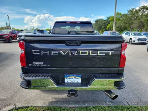 Used 2024 Chevrolet Silverado 2500 LT AWD/4WD image 3
