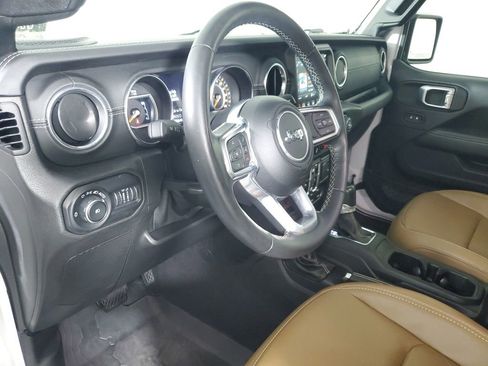 Used 2020 Jeep Wrangler Unlimited Sahara image 21