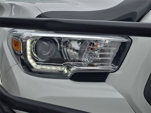 Used 2023 Toyota Tacoma TRD Sport image 10