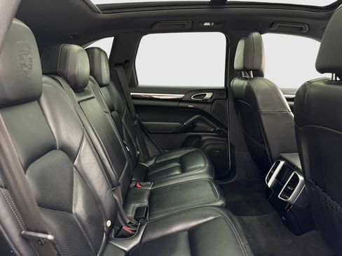 Used 2018 Porsche Cayenne Platinum Edition AWD/4WD image 45