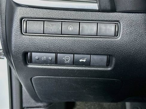 Used 2024 Nissan Rogue SV FWD image 11