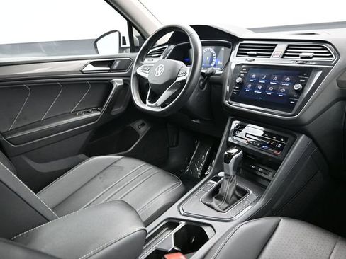 Used 2024 Volkswagen Tiguan SE FWD image 20