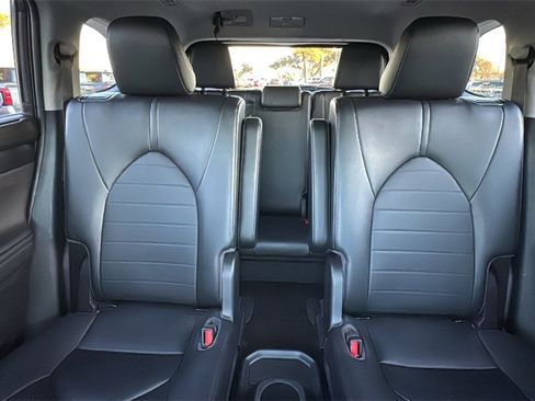 Used 2023 Toyota Highlander XLE image 40