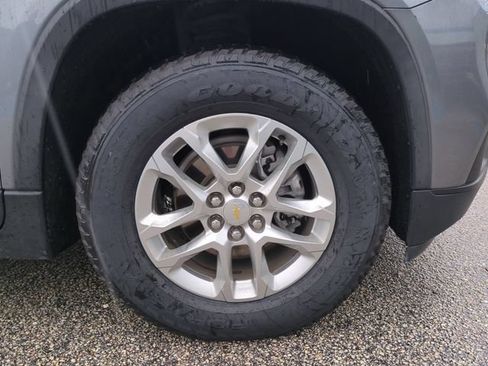 Used 2021 Chevrolet Traverse LS FWD image 11
