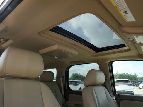 Used 2014 Chevrolet Tahoe LTZ RWD image 19