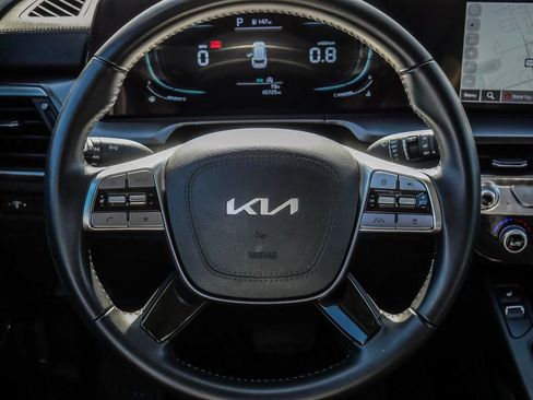 Used 2025 Kia Telluride S FWD image 27