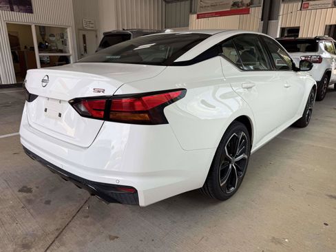 Used 2025 Nissan Altima 2.5 SR FWD image 8