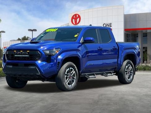 Used 2024 Toyota Tacoma TRD Sport AWD/4WD image 9