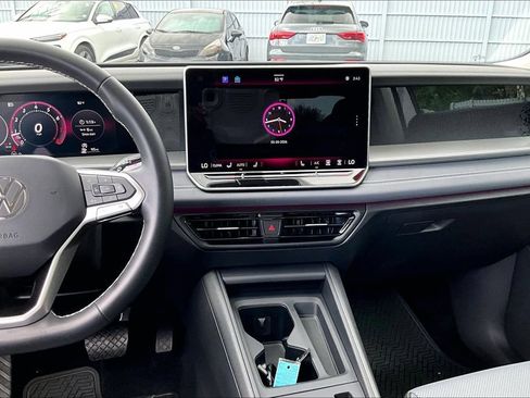 Certified 2026 Volkswagen Tiguan SE w/ Panoramic Sunroof Package FWD image 20