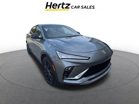 Used 2025 Buick Envista Sport Touring image 1