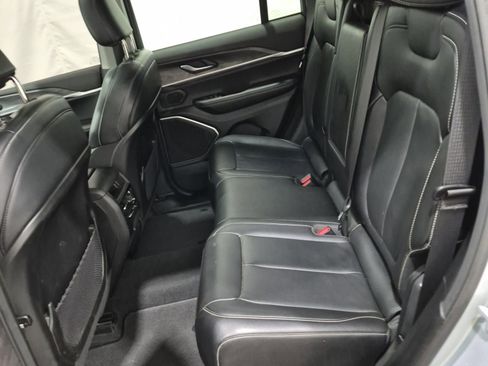 Used 2022 Jeep Grand Cherokee Limited w/ Luxury Tech Group II image 14