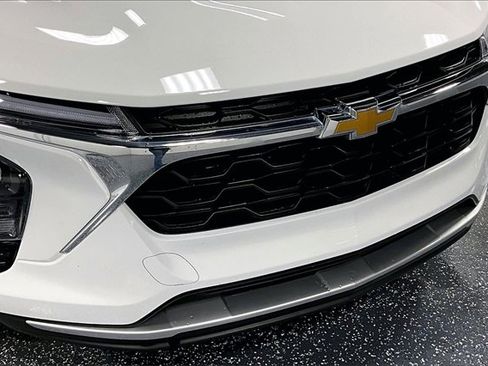 Used 2025 Chevrolet Trax LT w/ LT Convenience Package image 29