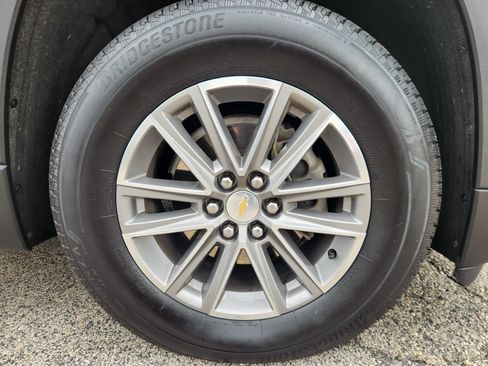 Used 2023 Chevrolet Traverse LT FWD image 20