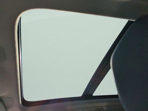 New 2025 Volvo XC40 B5 Core w/ Protection Package Premier image 18