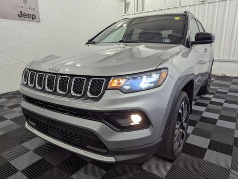 Used 2023 Jeep Compass Limited AWD/4WD image 3