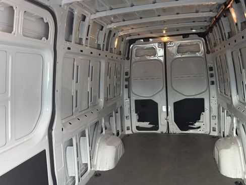 Used 2025 Mercedes-Benz Sprinter 2500 image 13