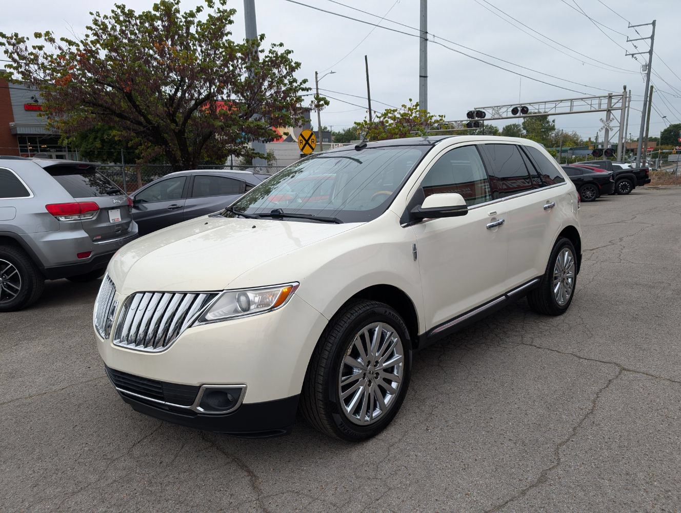 Used 2013 Lincoln MKX AWD image 3