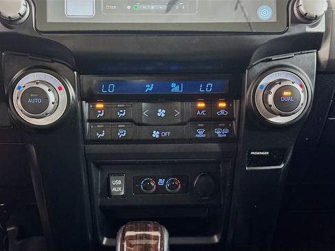Used 2018 Toyota 4Runner Limited AWD/4WD image 23