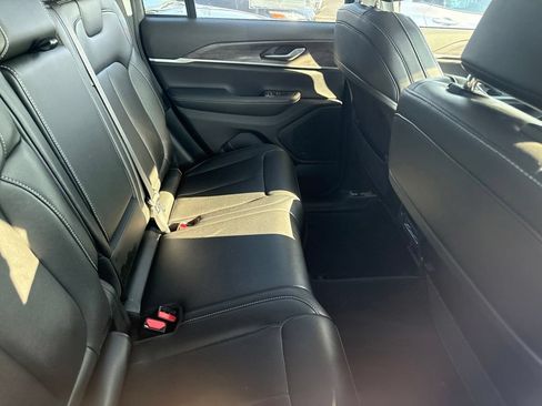 Used 2023 Jeep Grand Cherokee Limited AWD/4WD image 18