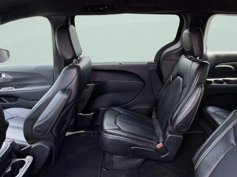 Used 2025 Chrysler Pacifica Select FWD image 20
