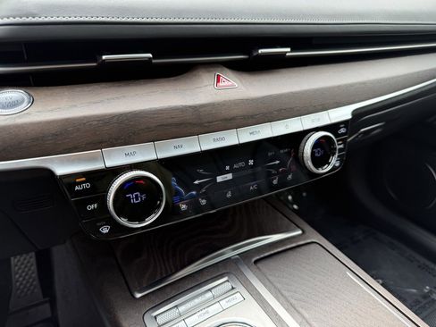 Used 2024 Genesis G80 image 28