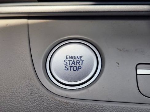 Used 2025 Hyundai Elantra Limited FWD image 18