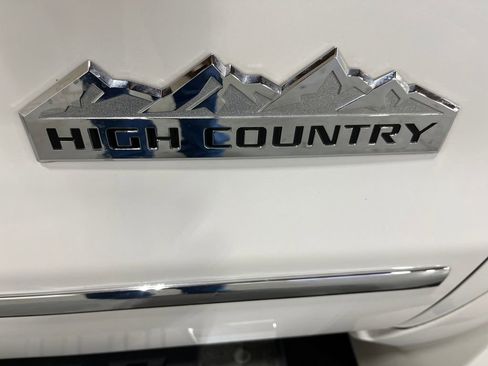 Used 2018 Chevrolet Silverado 1500 High Country image 15